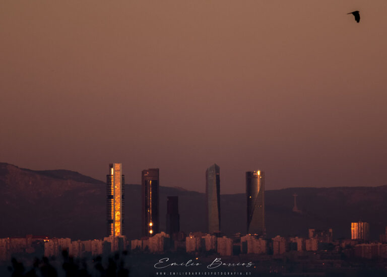 5 torres, 1 cruz y 1 milano