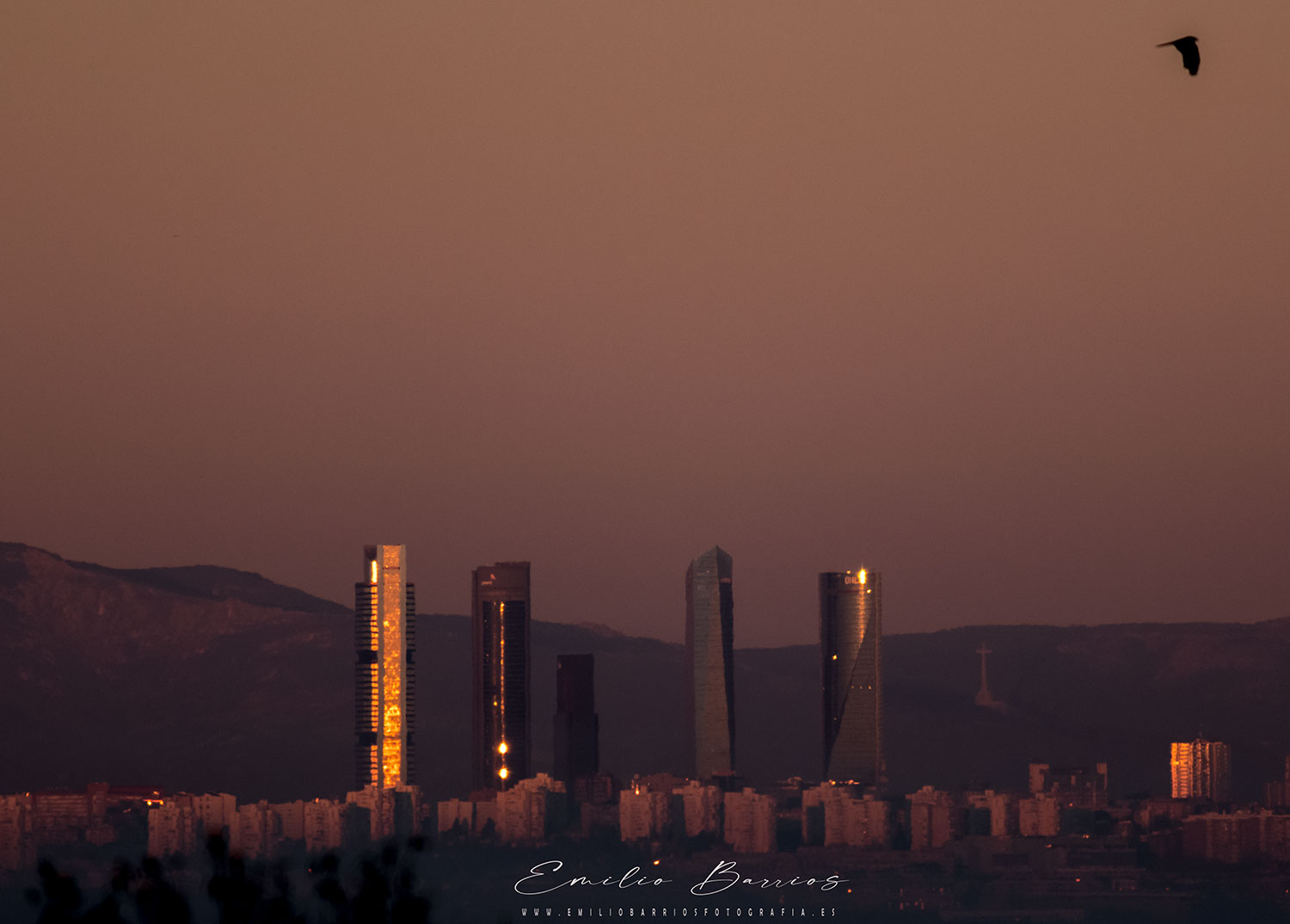 5 torres, 1 cruz y 1 milano